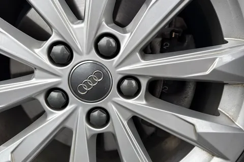 27 of 66 for Audi Q3 Sport 35 TFSI 150 PS 6-speed
