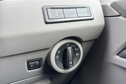 PN72VHB Volkswagen Transporter 2.0 TDI 150 Highline Van DSG Thumbnail #36