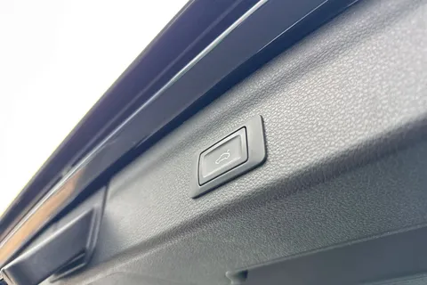 37 of 66 for Audi Q3 Sport 35 TFSI 150 PS 6-speed