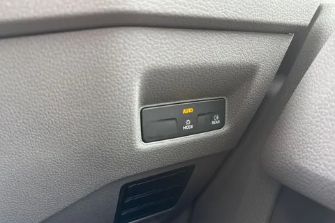 PN74SDY Volkswagen Crafter 2.0 TDI 140PS Commerce High Roof Van Thumbnail #35