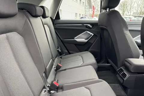 38 of 66 for Audi Q3 Sport 35 TFSI 150 PS 6-speed