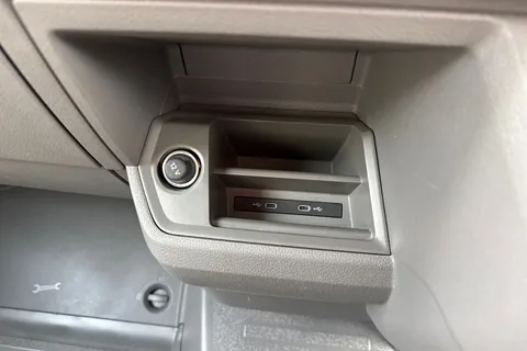 PN74SDY Volkswagen Crafter 2.0 TDI 140PS Commerce High Roof Van Thumbnail #38