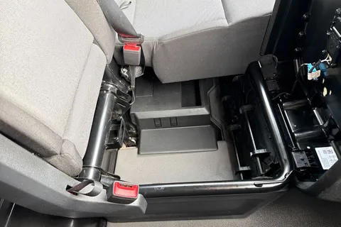 PN74SDY Volkswagen Crafter 2.0 TDI 140PS Commerce High Roof Van Thumbnail #39