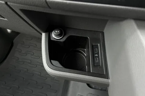 PN72VHB Volkswagen Transporter 2.0 TDI 150 Highline Van DSG Thumbnail #48