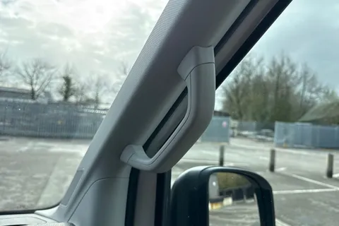 PN74SDY Volkswagen Crafter 2.0 TDI 140PS Commerce High Roof Van Thumbnail #51