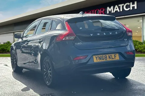 YN68KLF Volvo V40 1.5 T2 GPF Momentum Nav Plus Auto Euro 6 (s/s) 5dr Thumbnail #3