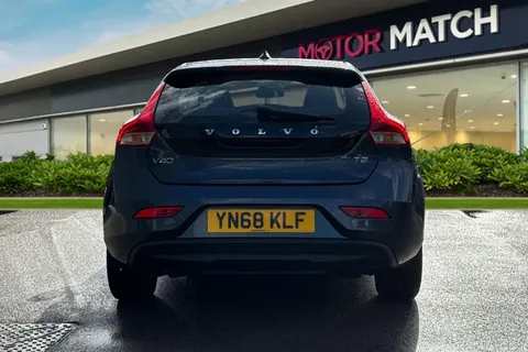 YN68KLF Volvo V40 1.5 T2 GPF Momentum Nav Plus Auto Euro 6 (s/s) 5dr Thumbnail #5