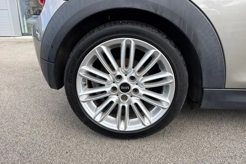 12 of 39 for Mini Hatch 1.5 Cooper Euro 6 (s/s) 3dr