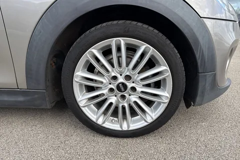 13 of 39 for Mini Hatch 1.5 Cooper Euro 6 (s/s) 3dr