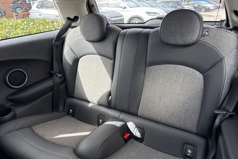 19 of 39 for Mini Hatch 1.5 Cooper Euro 6 (s/s) 3dr