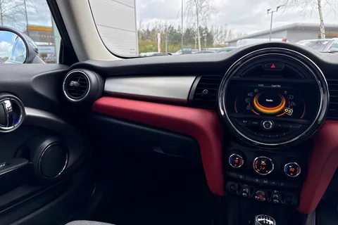 20 of 39 for Mini Hatch 1.5 Cooper Euro 6 (s/s) 3dr