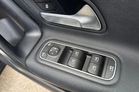 MT21PZP Mercedes-Benz A Class 1.3 A180 SE Euro 6 (s/s) 5dr Thumbnail #22