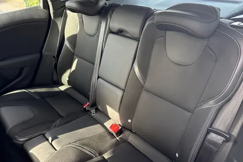 YN68KLF Volvo V40 1.5 T2 GPF Momentum Nav Plus Auto Euro 6 (s/s) 5dr Thumbnail #20