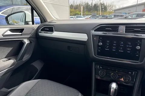DL20YXK Volkswagen Tiguan 1.5 TSI EVO Match DSG Euro 6 (s/s) 5dr Thumbnail #21