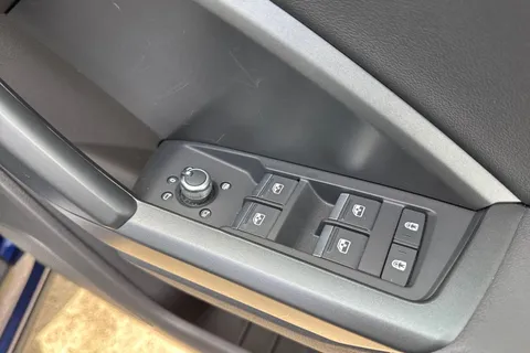 DX73XFU Audi Q3 1.5 TFSI CoD 35 S line Sportback S Tronic Euro 6 (s/s) 5dr Thumbnail #22