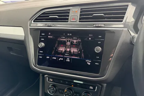 DL20YXK Volkswagen Tiguan 1.5 TSI EVO Match DSG Euro 6 (s/s) 5dr Thumbnail #23