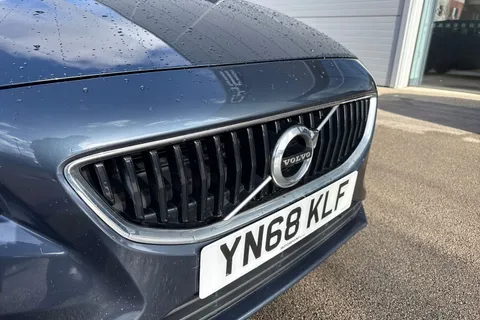 YN68KLF Volvo V40 1.5 T2 GPF Momentum Nav Plus Auto Euro 6 (s/s) 5dr Thumbnail #26