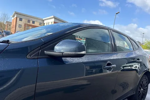 YN68KLF Volvo V40 1.5 T2 GPF Momentum Nav Plus Auto Euro 6 (s/s) 5dr Thumbnail #27