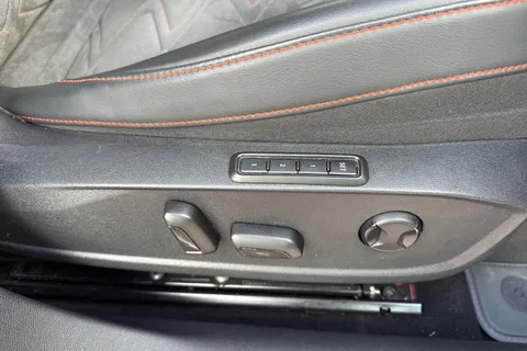 ST21UBD SEAT Leon 1.5 TSI EVO FR Sport Euro 6 (s/s) 5dr Thumbnail #32