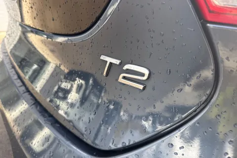 YN68KLF Volvo V40 1.5 T2 GPF Momentum Nav Plus Auto Euro 6 (s/s) 5dr Thumbnail #29