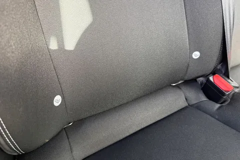 YN68KLF Volvo V40 1.5 T2 GPF Momentum Nav Plus Auto Euro 6 (s/s) 5dr Thumbnail #30