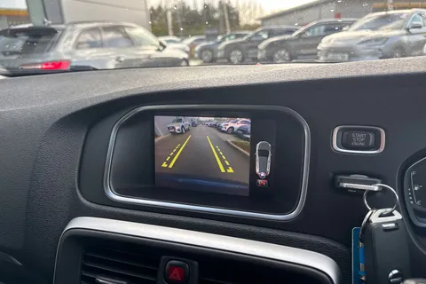 YN68KLF Volvo V40 1.5 T2 GPF Momentum Nav Plus Auto Euro 6 (s/s) 5dr Thumbnail #33