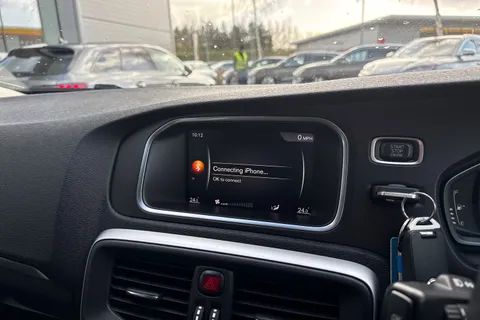 YN68KLF Volvo V40 1.5 T2 GPF Momentum Nav Plus Auto Euro 6 (s/s) 5dr Thumbnail #35