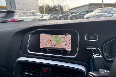 YN68KLF Volvo V40 1.5 T2 GPF Momentum Nav Plus Auto Euro 6 (s/s) 5dr Thumbnail #37