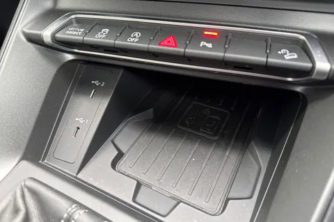DX73XFU Audi Q3 1.5 TFSI CoD 35 S line Sportback S Tronic Euro 6 (s/s) 5dr Thumbnail #43