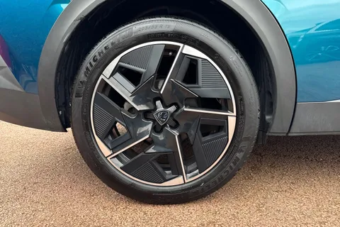 DF23YBB PEUGEOT 408 1.2 PureTech GT Fastback EAT Euro 6 (s/s) 5dr Thumbnail #12