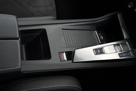 DF23YBB PEUGEOT 408 1.2 PureTech GT Fastback EAT Euro 6 (s/s) 5dr Thumbnail #24