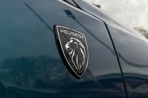 DF23YBB PEUGEOT 408 1.2 PureTech GT Fastback EAT Euro 6 (s/s) 5dr Thumbnail #27