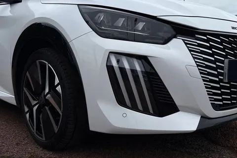 KO74XMM PEUGEOT 208 1.2 PureTech GT Euro 6 (s/s) 5dr Thumbnail #9