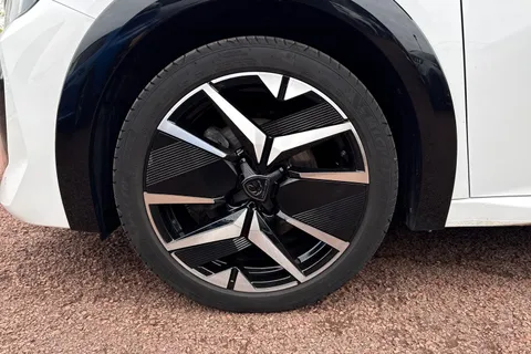 KO74XMM PEUGEOT 208 1.2 PureTech GT Euro 6 (s/s) 5dr Thumbnail #11