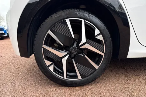 KO74XMM PEUGEOT 208 1.2 PureTech GT Euro 6 (s/s) 5dr Thumbnail #13