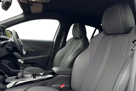 KO74XMM PEUGEOT 208 1.2 PureTech GT Euro 6 (s/s) 5dr Thumbnail #16