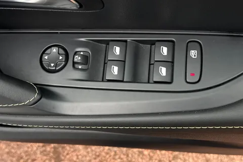 KO74XMM PEUGEOT 208 1.2 PureTech GT Euro 6 (s/s) 5dr Thumbnail #21