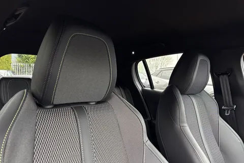 KO74XMM PEUGEOT 208 1.2 PureTech GT Euro 6 (s/s) 5dr Thumbnail #24