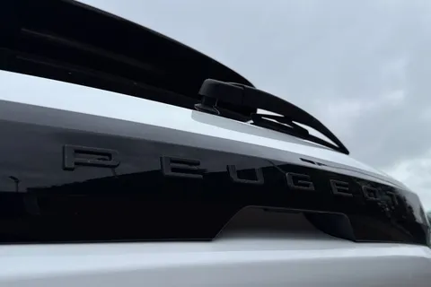 KO74XMM PEUGEOT 208 1.2 PureTech GT Euro 6 (s/s) 5dr Thumbnail #28