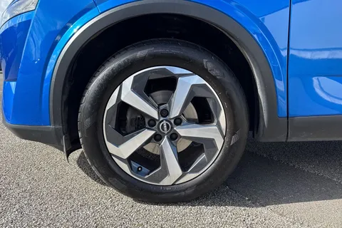 DU23YNR Nissan Qashqai 1.3 DIG-T MHEV N-Connecta XTRON Euro 6 (s/s) 5dr Thumbnail #13