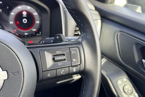 DU23YNR Nissan Qashqai 1.3 DIG-T MHEV N-Connecta XTRON Euro 6 (s/s) 5dr Thumbnail #39