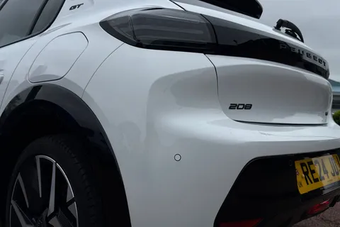RE24JDJ PEUGEOT 208 1.2 PureTech GT Euro 6 (s/s) 5dr Thumbnail #8