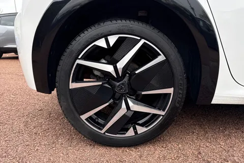 RE24JDJ PEUGEOT 208 1.2 PureTech GT Euro 6 (s/s) 5dr Thumbnail #13