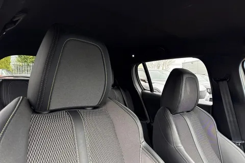 RE24JDJ PEUGEOT 208 1.2 PureTech GT Euro 6 (s/s) 5dr Thumbnail #24