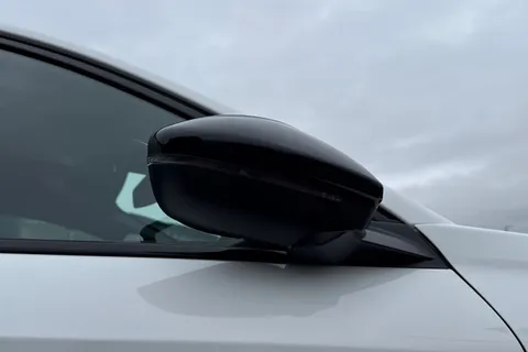 RE24JDJ PEUGEOT 208 1.2 PureTech GT Euro 6 (s/s) 5dr Thumbnail #27