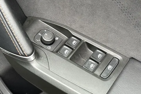 22 of 54 for CUPRA Leon 1.5 eTSI V2 DSG Euro 6 (s/s) 5dr
