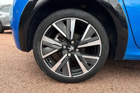 YS71UZV PEUGEOT 208 1.2 PureTech GT Euro 6 (s/s) 5dr Thumbnail #14