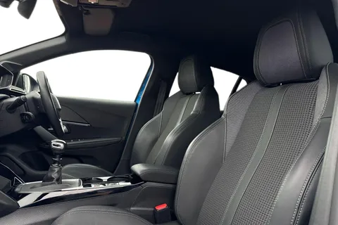 YS71UZV PEUGEOT 208 1.2 PureTech GT Euro 6 (s/s) 5dr Thumbnail #17