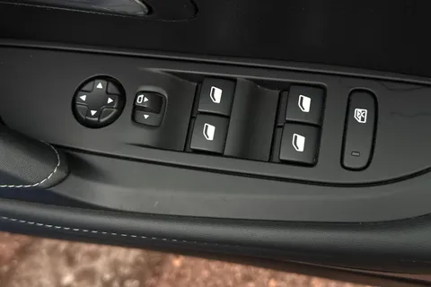 YS71UZV PEUGEOT 208 1.2 PureTech GT Euro 6 (s/s) 5dr Thumbnail #22