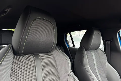 YS71UZV PEUGEOT 208 1.2 PureTech GT Euro 6 (s/s) 5dr Thumbnail #25